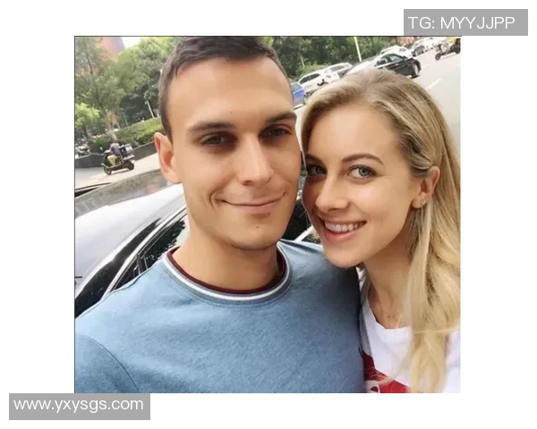 曾经足球明星的妻子如何在风光背后重塑自我与人生价值